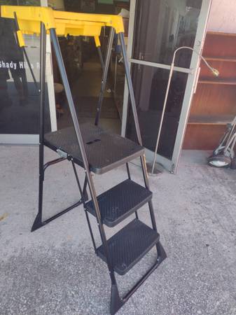 Heavy duty step ladder 1
