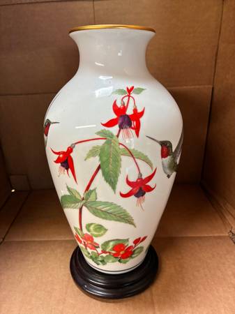 Franklin Mint Vase, Garden Bird Vase 1