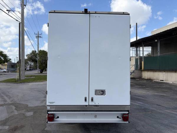 2023 Ford ECONOLINE E 350 - Photo 10