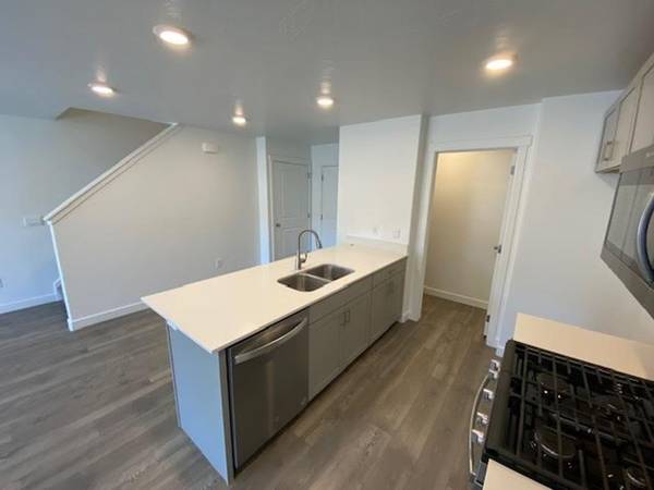 $1,595 / 3br - *** MOVE-IN DISCOUNT *** 3 Bedroom 2 bath with Garage- Townhouse (Cedar City)63932585947139123