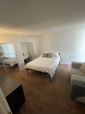 $1,500 / 2br - Fully Furnished Bdrm w/ Private Bathroom $1500 (Sherman Oaks)63893108003971123