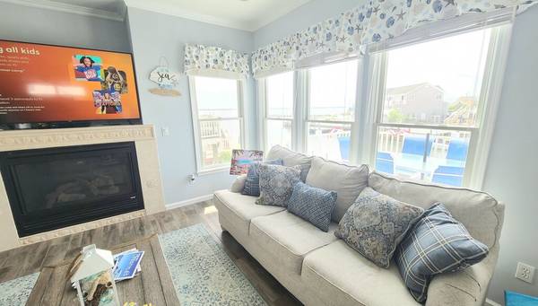 $285 / 4br - Bayfront w/ 60 feet of Dock for swimming, fishing, crabbing. (Manahawkin, NJ)63612016862209123