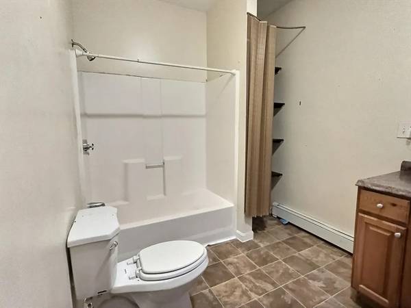 $3,318 / 5br - Large 5 Bedroom House for Rent in Back Central, Lowell (Lowell)63797254471043123