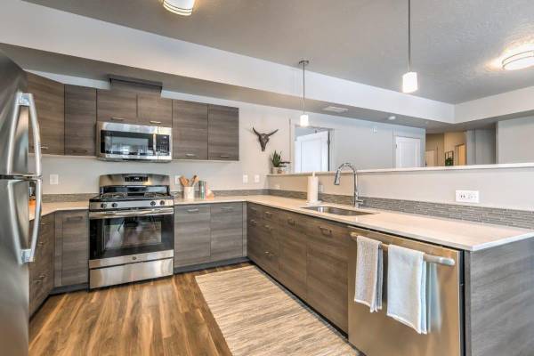 $1,815 / 2br - 1172ft2 - Smoke Free Community, Optional Garages, Covered Parking (Paramount)63794945639299122