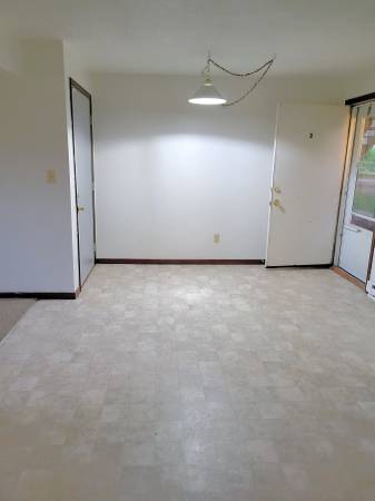 $900 / 2br - 2 Bdrm, 1 Bath Apt, 1 Block to Downtown, Off-Street Parking - 935 #2 (935 Pearl Street #2, Prescott, WI)63868698758017124