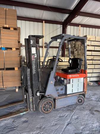 Electric Forklift 1