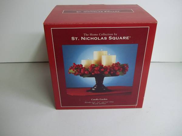 St. Nicholas Square Garden Plate w/ wreath & candles 1