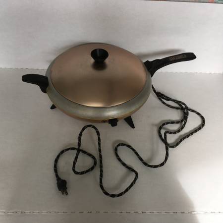 Vintage mid century round automatic electric skillet casserole chafing 1