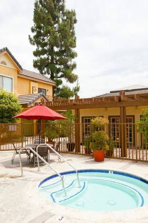 $2,600 / 2br - 1008ft2 - 2 habitaciones, lavavajillas, ubicado en Monrovia (Monrovia)63840114434689121