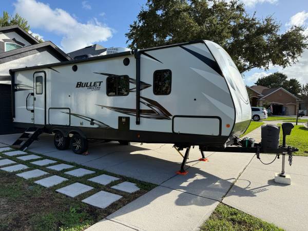 Keystone Bullet Ultra Lite 261RBS 1