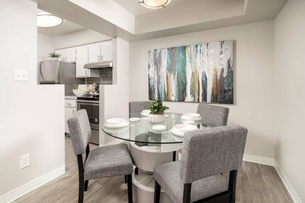 $1,607 / 2br - 917ft2 - Courtyards, 24-Hour Emergency Maintenance, Gated Community (Marivale)64024999692674123
