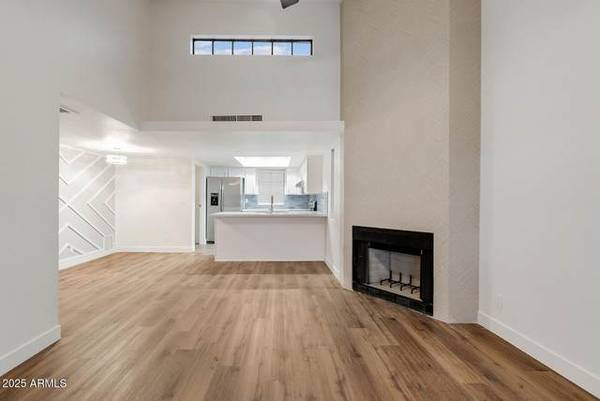 Condo for Sale in Phoenix,  (2bd 2ba) - Reduced 1