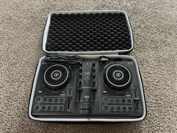 Pioneer DJ DDJ-200 Smart DJ Controller 1