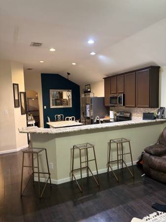 $210 / 3br - 1985ft2 - Home Away From Home (Fate)63796375808003121
