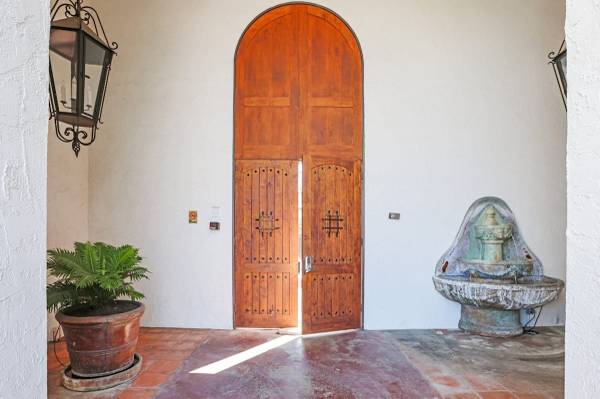 Two Beautiful Courtyards, Gated Community, Close to Beaches, Shops, 1