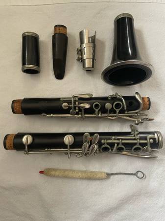 Vintage Conn Clarinet with original case 1