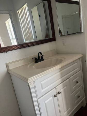 $1,800 / 3br - 1400ft2 - 2 story house (Laughlin)64038882928769124