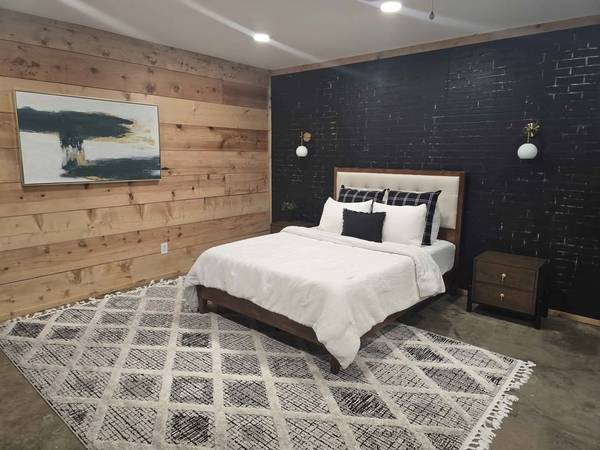 $1,500 / 1br - RV Hook-up & Luxury Garage Condo!64152179093635124