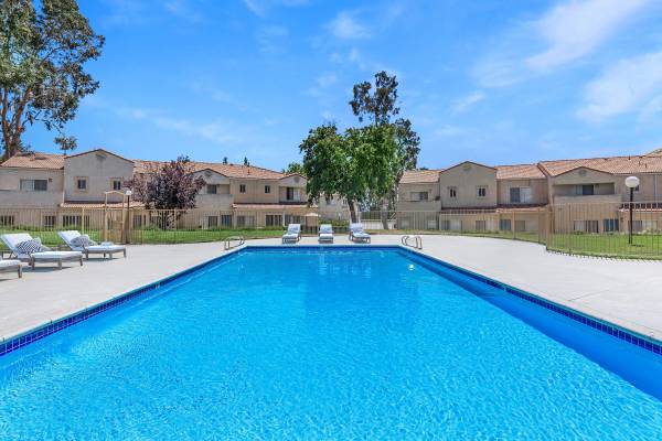 $3,059 / 2br - 997ft2 - 2BD 2BA, Acceso a Internet de alta velocidad, Armarios de roble (Santa Clarita)63876484686595122