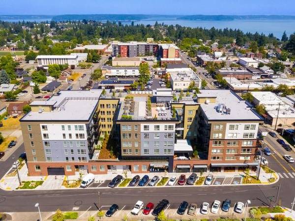 $3,250 / 2br - 1031ft2 - Must-See 2 BR/2 BA with Balconies & Patios, Rooftop BBQs Included (Proctor District, North Tacoma, Ruston)64031305820161123