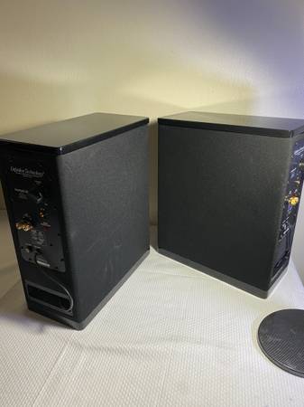 Definitive Technology PowerMonitor 700 bookshelf loudspeakers 1