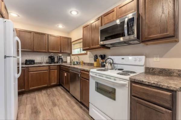$4200.00 / 2br - Lakefront Furnished 2 BR Home All Utilities + WiFi + Cable63845960747777120