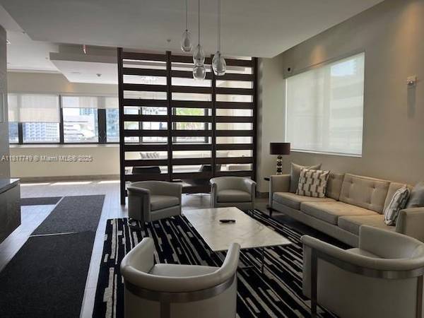 $3,200 / 1br - 762ft2 - Charming 1bd Condo Overlooking Brickell (Brickell)64051004139906121