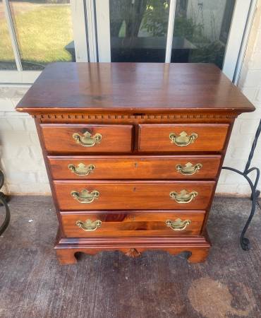 Nice Smaller Pine Chest/Nitestand 1