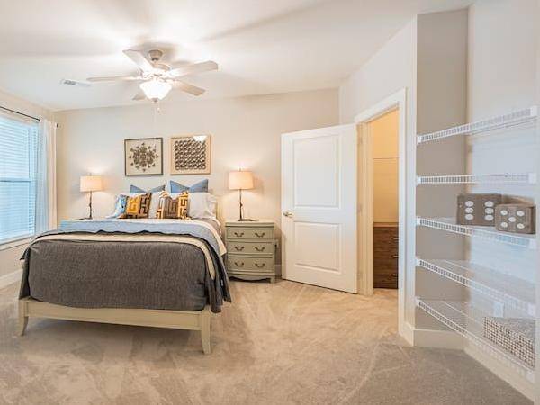 $2,249 / 3br - 1434ft2 - Elevators, Window Coverings, Wood Plank Inspired Flooring64015946858243123