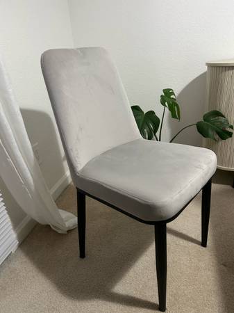 4 Dining Chair Set 1