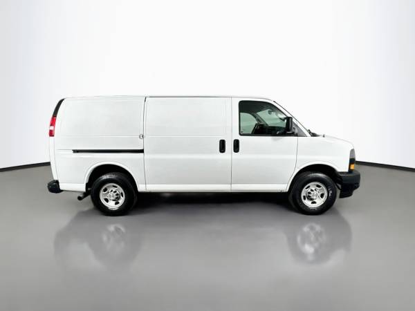 2020 Chevrolet Express - Photo 6