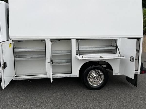 2022 Ford Transit AWD 10' - Photo 10