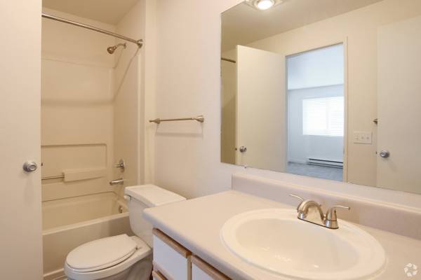 $2,397 / 2br - 1104ft2 - Relaxing garden-style 1104 sq ft 2 bed 2 bath - Main Street Village (Tigard - Fanno Creek Park)63831753435137122