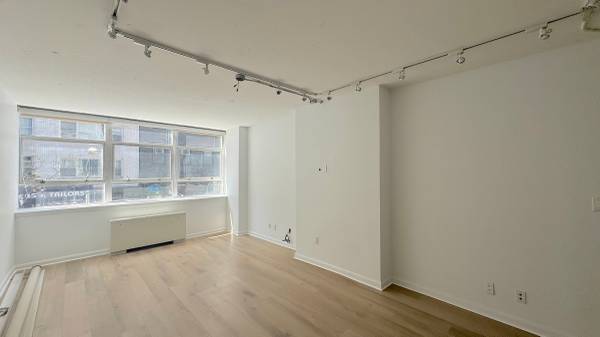 24/7 attended lobby! Built with 7 offices/ Wet Pantry! 1