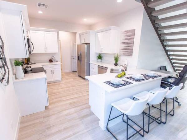 Splash Pad, Garage Parking, Walking Trails, Convenient Location 1