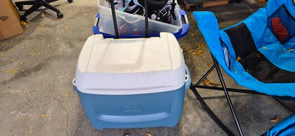 Igloo 50 Quart Rolling Cooler 1