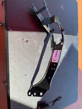 Genuine BMW Support Right Bracket 51647426634 1