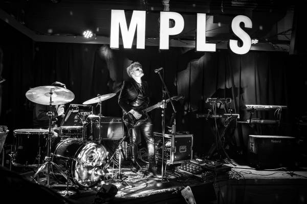 dark pop/goth/etc band seeks supplementary live players 1