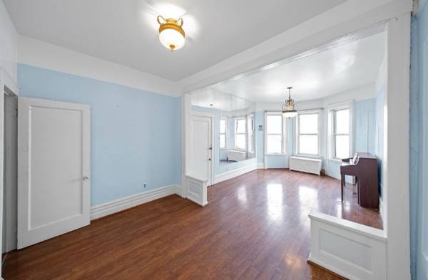 $1,570,000 / 6br - 2348ft2 - CHARMING SPACIOUS 2 FAMILY (New York)63945494902658120