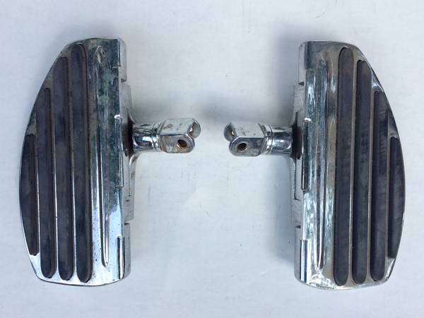 Kuryakyn ISO Boards - Motorcycle Floorboard Foot Rests 1