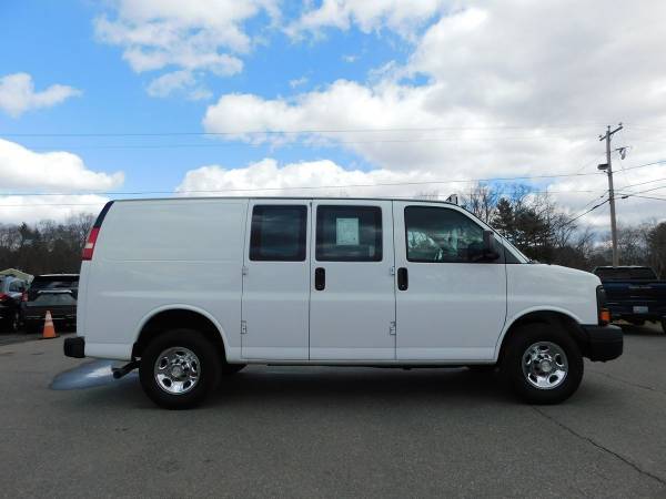 2015 Chevrolet Express - Photo 2