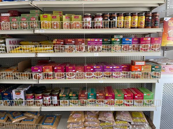 $2,700 / 600ft2 - Store Front For Rent & Equipment For Sale!63891772984322122