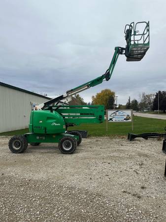 45’ man lift for rent 1