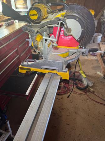 DeWalt 12" Double Bevel Compound Miter Saw and Stand 1