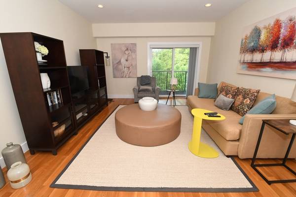$3,700 / 2br - 1222ft2 - 2BA in Chestnut Hill – Parking, Extra Storage - Available Now (Brookline)64213547635586121