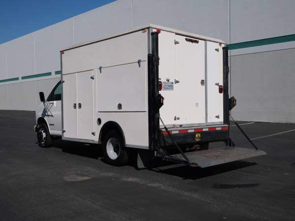 2002 Chevrolet Express G3500 - Photo 8