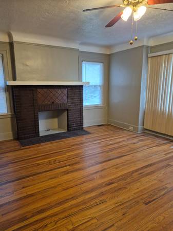 $1,000 / 3br - 1200ft2 - Rare find a Spacious lower flat on the East Side of Detroit (East Side of Detroit)64018941746435121