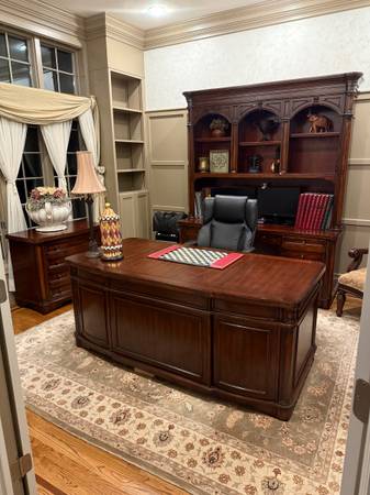 Hooker Wynterhall Executive Office Set 1