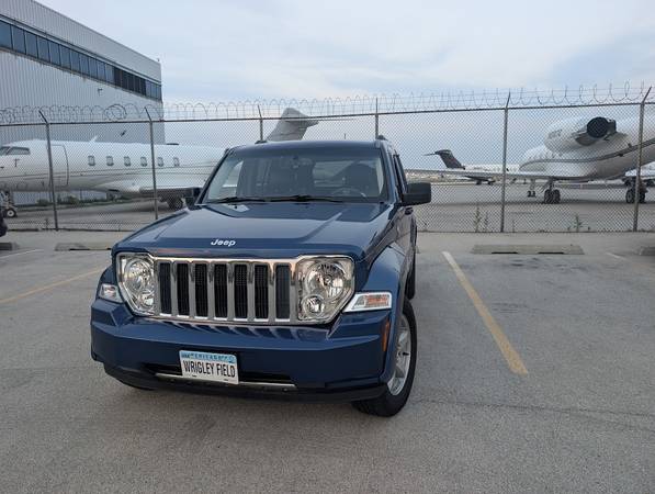 Jeep Liberty AWD 2010 con enganche para remolque de 3.7 litros V6 - $3800 (Chicago Midway)63618775342467123