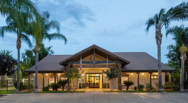 $1,939 / 2br - 1055ft2 - 2/BD 2/BA, Private Balcony or Patio, Billiard & Game Room (3055 Floyd Ave, Modesto, CA)63970305887490123
